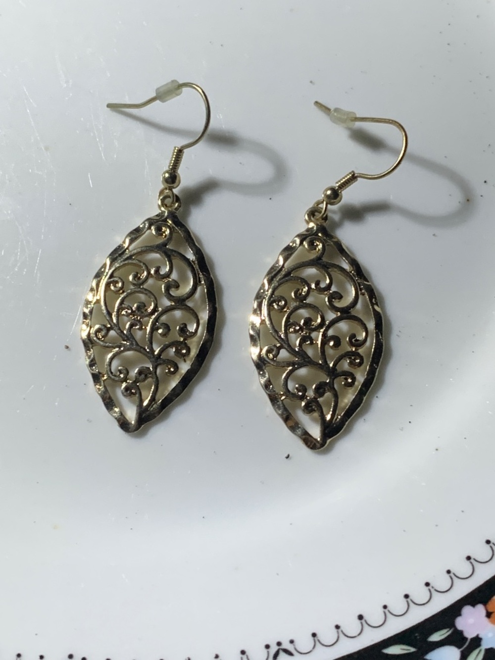 Delicate Gold Filigree Leaf Drop Earrings - Women Jewelry